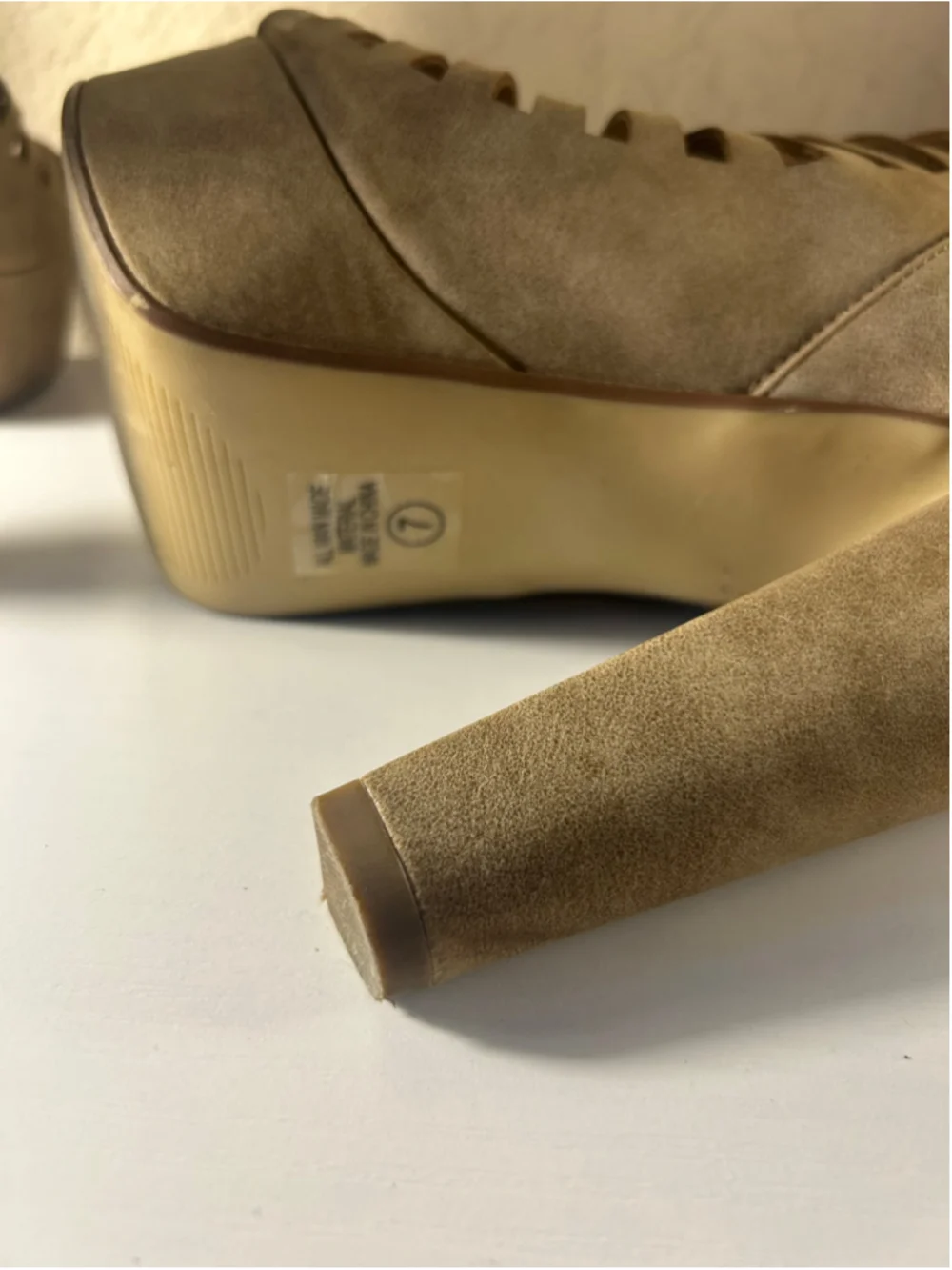 Women's Unbranded Beige Platform Heels Size 7